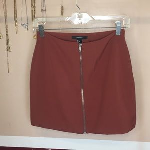 Front sip skirt